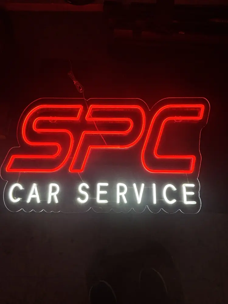 Rótulo neón LED SPC Car Service fabricado por IluminArte